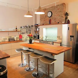 designer-maisonette-sleeps-6-and-min-of-2-nights-stay.brighton-hotels-england.com/